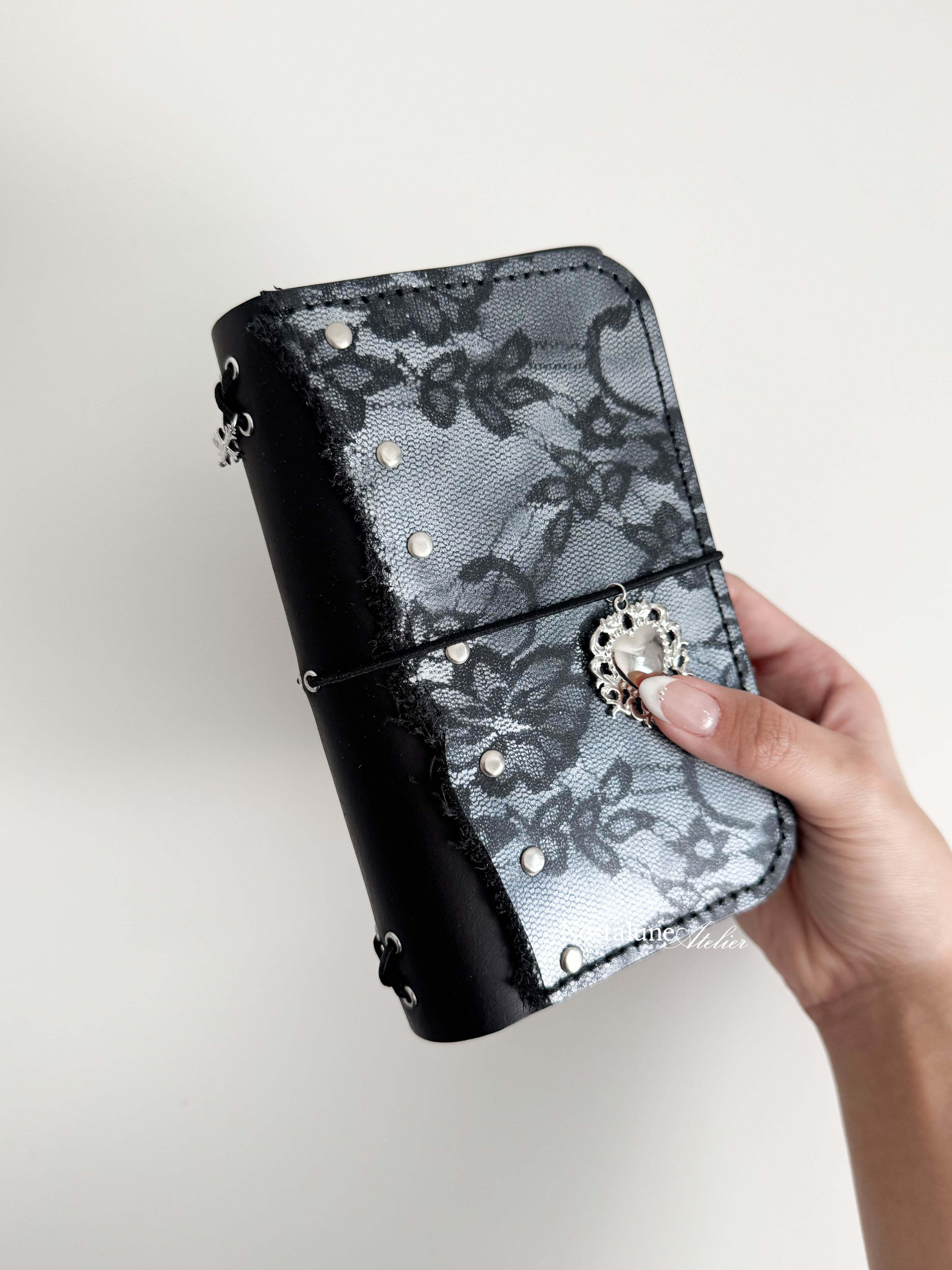 A6 - Silverlace (with Pockets)